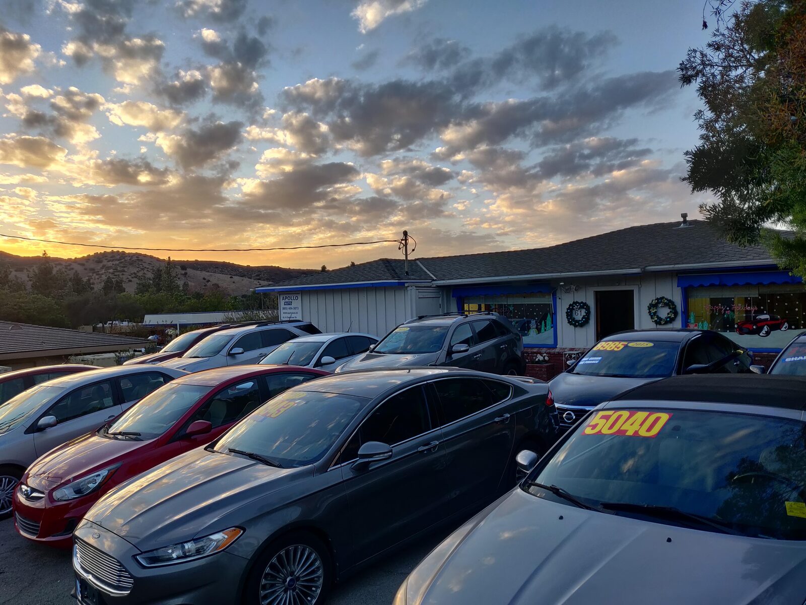 Apollo Auto Simi Valley lot exterior